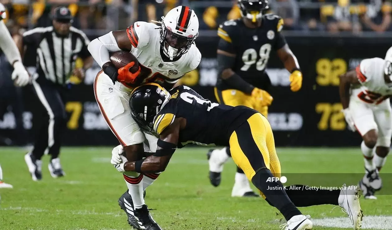 STEELERS vencen a BROWNS en jornada manchada por lesión de NICK CHUBB